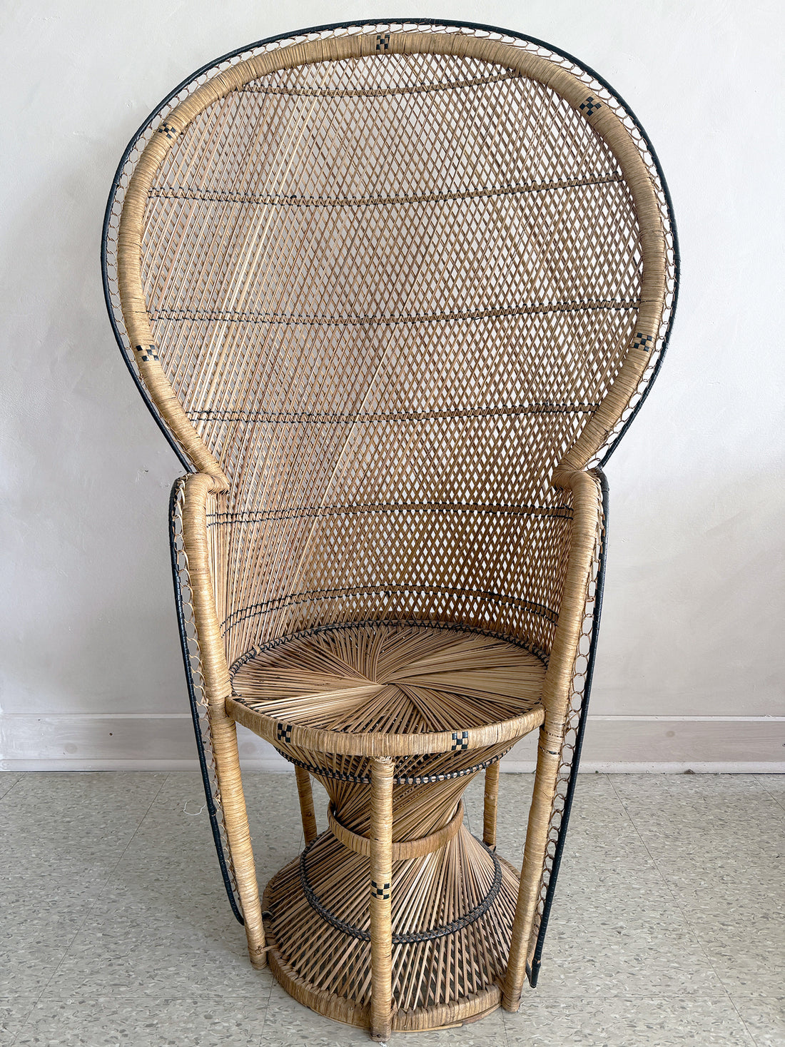 CHAISE EMMANUELLE