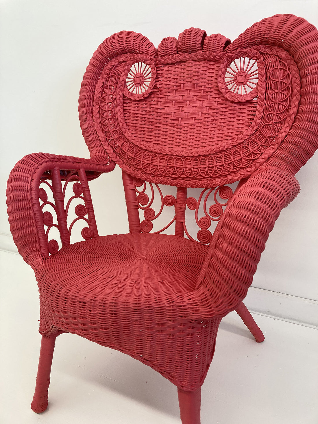 CHAISE EN RATTAN CORAIL