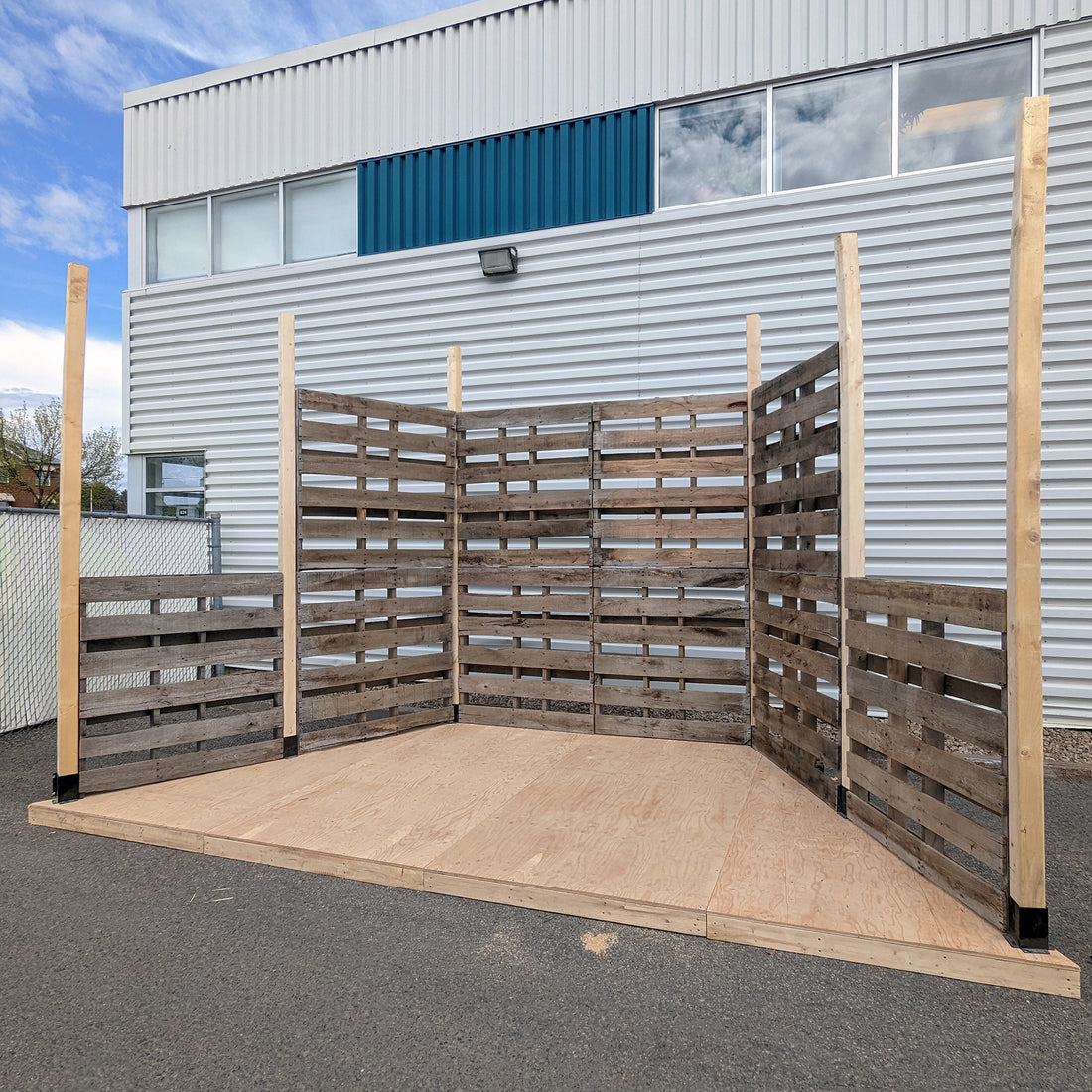 ENSEMBLE DE MURS DE PALETTES AVEC PLANCHER
