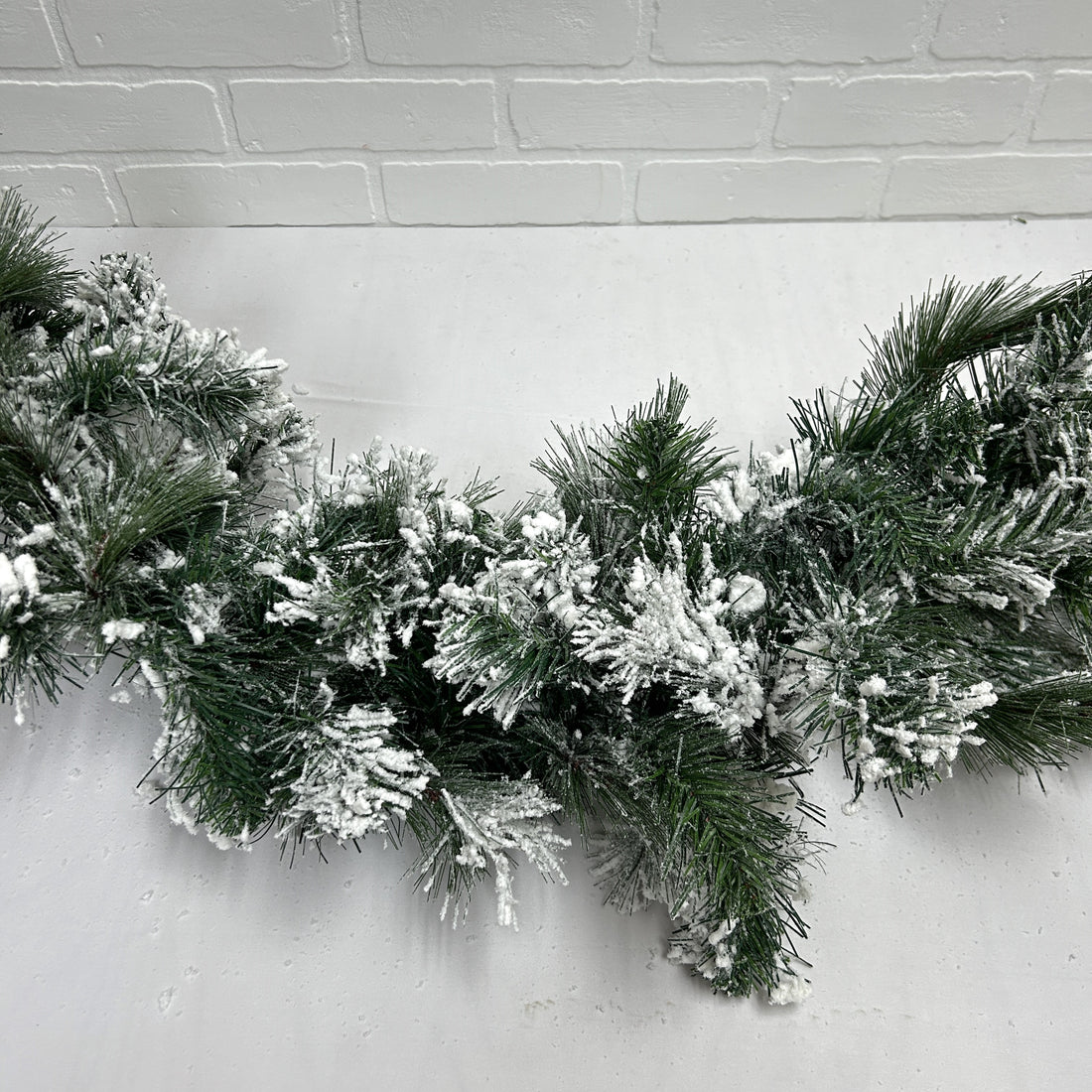 GUIRLANDE DE SAPIN ENNEIGÉ