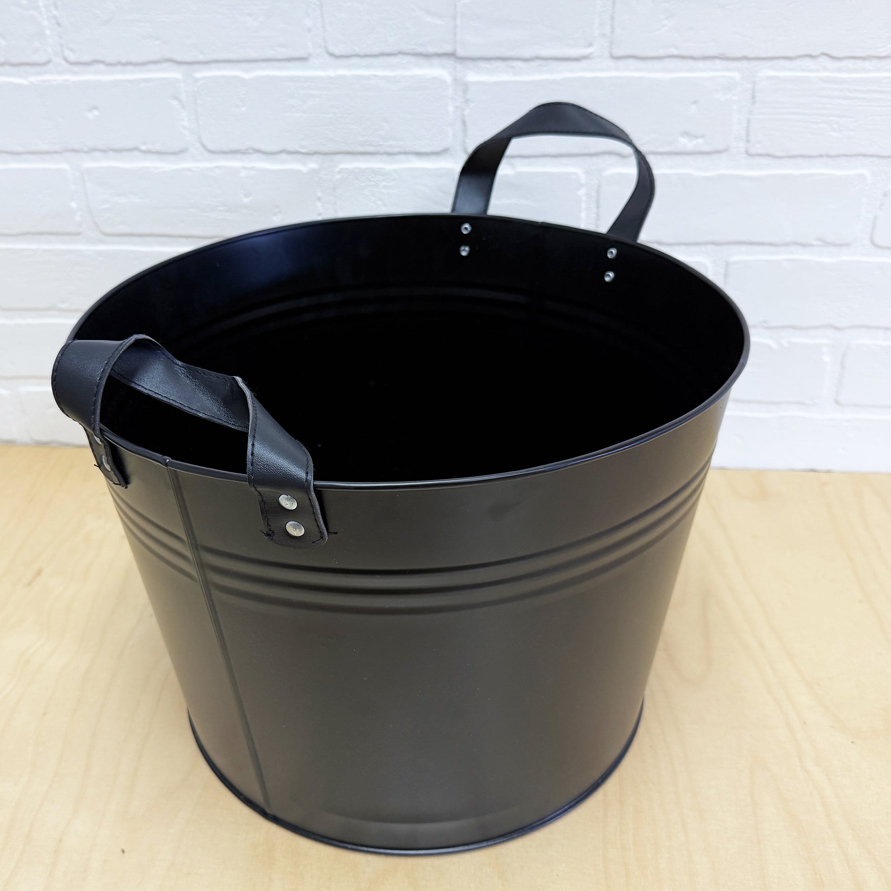POT DE MÉTAL NOIR