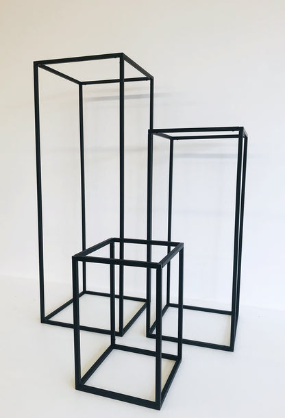 STRUCTURE DE PIEDESTAL NOIR