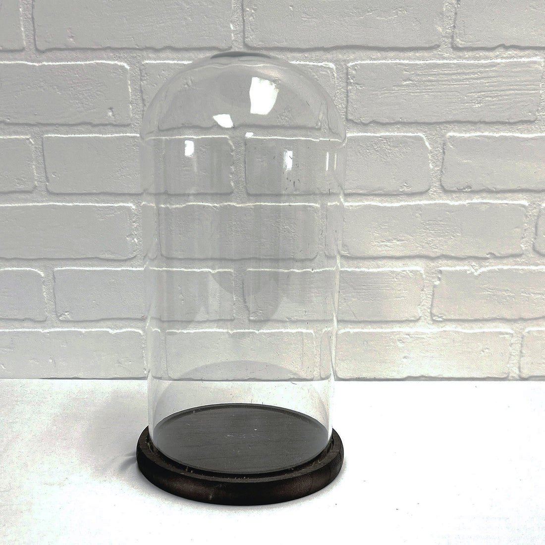 CLOCHE DE VERRE ET BASE EN BOIS BRUNE